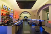 Seven Hostel & Rooms - bar