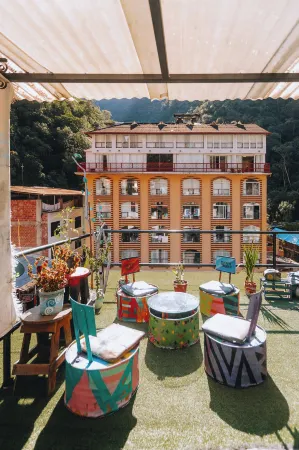 Supertramp Hostel Machupicchu Отели рядом с достопримечательностью «Temple of the Three Windows»