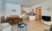 IzzHome Everyway Hotels in Nora