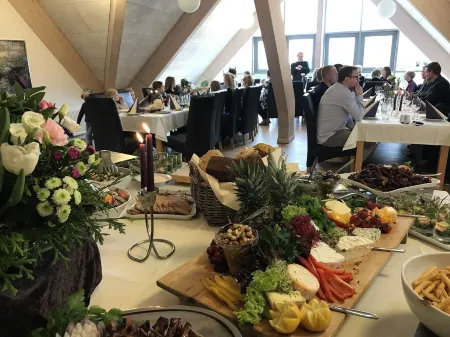 Tollundgaard Golf Park & Apartments Отели рядом с достопримечательностью «Mariehoj Kirke»