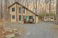 Stylish Renovated Home Open Layout, Coffee Bar + Near Hiking & Waterfalls