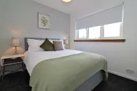 Signature - Moore View Hotel a Hamilton