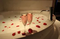 Century Casino & Hotel Edmonton - Bathtub
