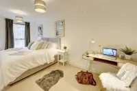 Lovely Flat in Kiln Close with Free Parking