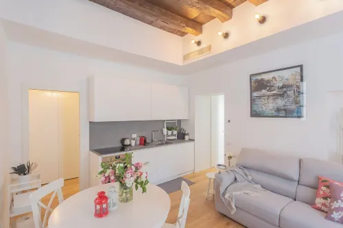 Independence Apartment Balcony by Rent All Como - Apartemen