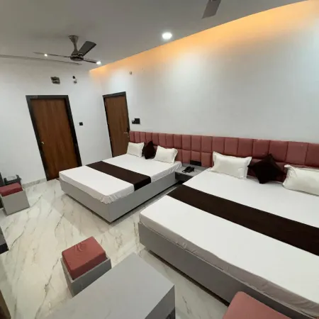 HOTEl SHREE ASHTAVINAYAK GRAND