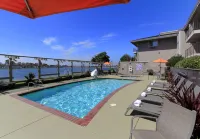 Best Western Plus Bayside Hotel - Rooftop Pools