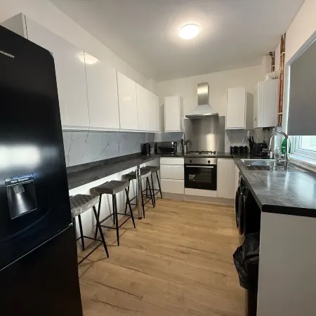 Cozy Retreat in Bridgend with 4 Bedrooms