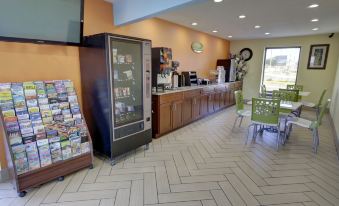 Econo Lodge at Military Circle