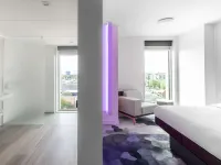 Yotel Amsterdam Hoteles cerca de Mirador A'DAM Lookout