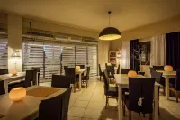 Skopelos Holidays Hotel by Ghh - petit déjeuner