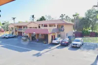Super 8 by Wyndham Visalia - parking