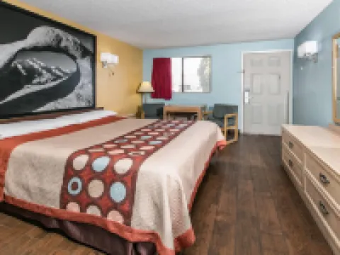 Super 8 by Wyndham Bishop Hotels in Bishop