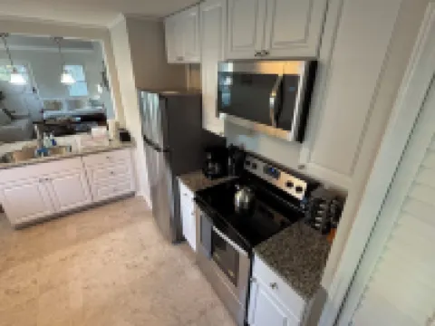 2 Bedroom, 1 Bath, Remodeled 1945 Cottage, 1000sq.ft. Two New Lux King Size Beds 查塔姆縣酒店