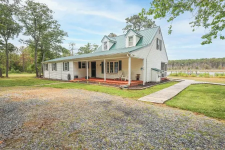 About Time! - Remote Waterfront Home with Dock - Sleeps 15-New EV Charger!