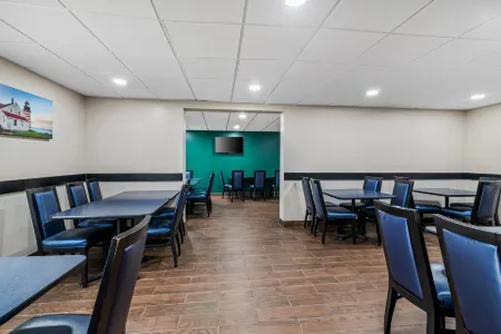 Quality Inn Bangor Airport Отели в г. Брюэр