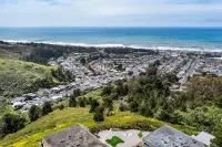 Stunning 2BR w/Ocean, Mountain & Sunset Views