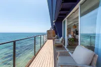 Two Bedroom Beach House Minutes from Carbon Beach