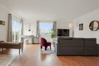 Tranquil 2BR with Coastal and Mountain Views Hotel a Pacifica