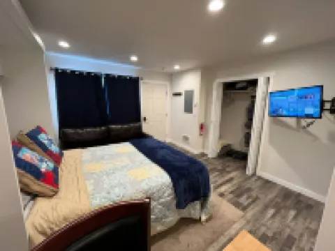 Back Beach Retreat - Car Rental Option