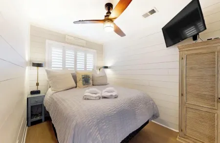 Charming 1-bedroom condo in welcoming Isle of Palms with AC, WiFi