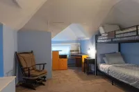 Big 3-Story Home, Walk to Campus.