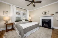 Cozy Cottage newly renovated near DWNTN & MTSU