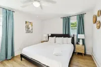 Private Pool~King Beds~Fire Pit~Sunroom~Near Charleston