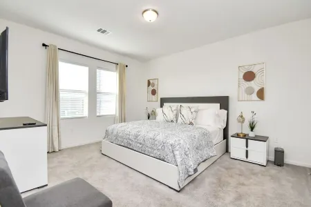 Exquisite 4-Bedroom Home in Katy with Pool Access