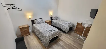 Deepcut Lodge Bed & Breakfast Self Service Отели в г. Запад Энд