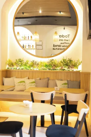 Boho Zentral Apartaments Отели рядом с достопримечательностью «Postbllok - Checkpoint Monument»