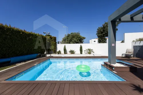 Aqua Villa by Acasadascasas