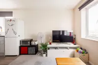 2 Bed House - Sleeps 8 - Wifi - Parking Hotels in Bletchley and Fenny Stratford