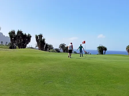 Salvia Bnb, Habitaciones Con Banos Privados Отели в г. Икод