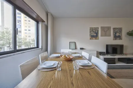 Pontinha Typical by Homing Отели в г. Одивелаш