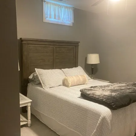 Safe Haven Lake House Basement Suite in Apple Valley Отели в г. Ховард Тауншип