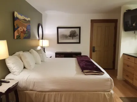 7th Mt Resort HotTub IceSkate 2B2B pet ok SKI best Location Awesome Memories Отели рядом с достопримечательностью «Хай Десерт Музеум»