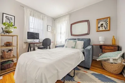 Peaceful Palette: 35 mins to NYC Hotels near Sam's Club