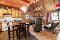 Canyon Cabin Hotels in Fawnskin