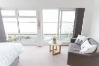 Watersedge Retreat Lake District views Pet friendly Hotels in Milnthorpe