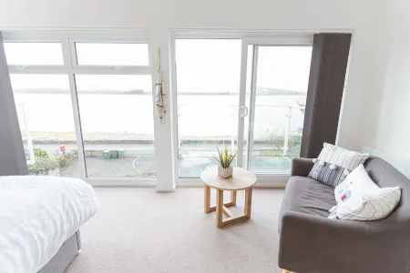 Watersedge Retreat Lake District views Pet friendly Отели в г. Мильнторп