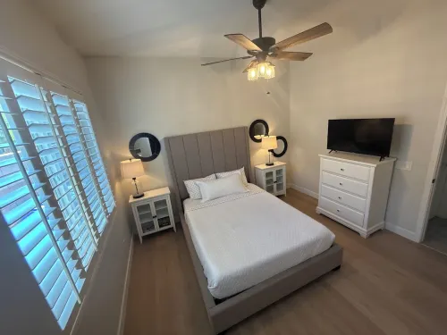 Desert Oasis  salt water pool sleeps 11 in Terra Lago Near Coachella Festival Hotels in Indio