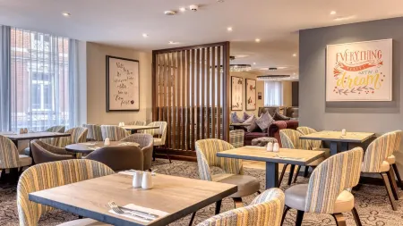 Premier Inn Cambridge City Centre (Corn Exchange/Lion Yard) Отели рядом с достопримечательностью «Университет Кембридж Джадж Бизнес Скул»