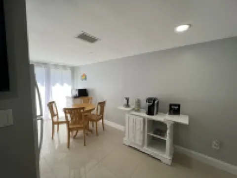 Lovely comfy clean apartment. Close to State parks/ beaches/ restaurants.