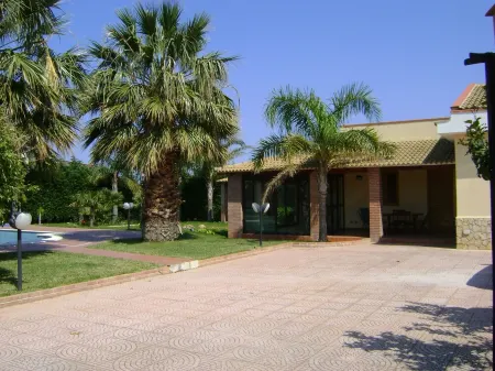 Villa Cocus (Villa with private pool) CIR 19082004C213708 Отели в г. Torre Colonna-Sperone