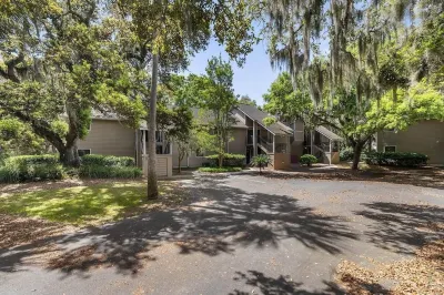 Seabrook Island Golf, Bike, Beach, Tennis, Pickleball, Pool, Equestrian Отели рядом с достопримечательностью «Seabrook Beach»