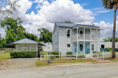 Large Colonial 20 Min from Beach Hotels near Winn-Dixie