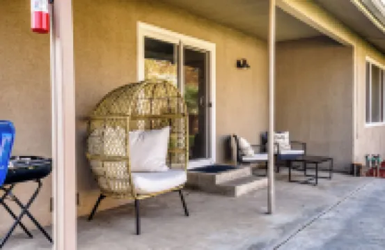 Charming 3-bedroom + Den house with AC and WiFi in awesome North Fresno.
