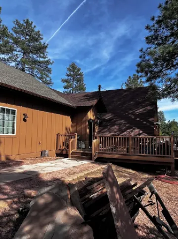 Beautiful cabin, stunning view, spacious deck. Price includes cleaning fee, etc.