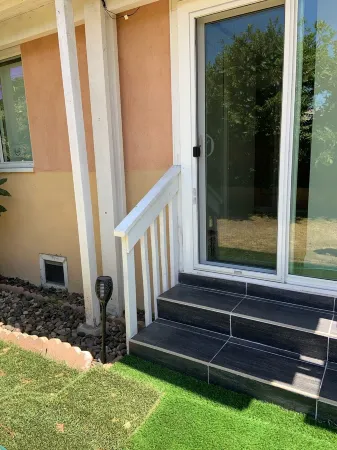 New Listing! Private Studio Annex - With Cozy Garden close LAX Отели рядом с достопримечательностью «Oviatt Building»